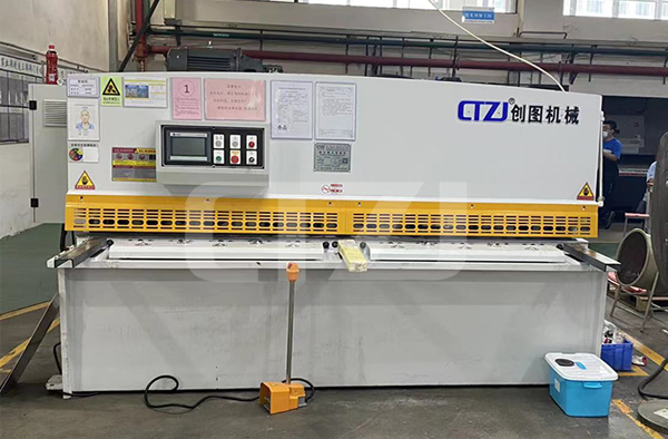 QC12Y-6X2500液壓擺式剪板機(jī)